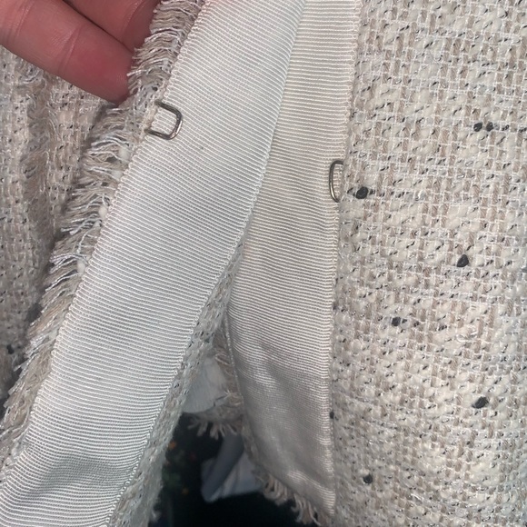 ANN TAYLOR: Cream Tweed Blazer with Fringe Trim - Size 4 - Picture 8 of 12